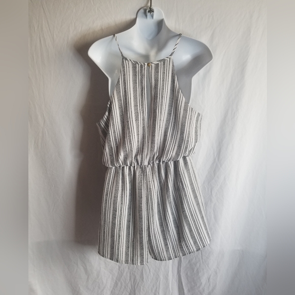 Romper - Picture 3 of 4